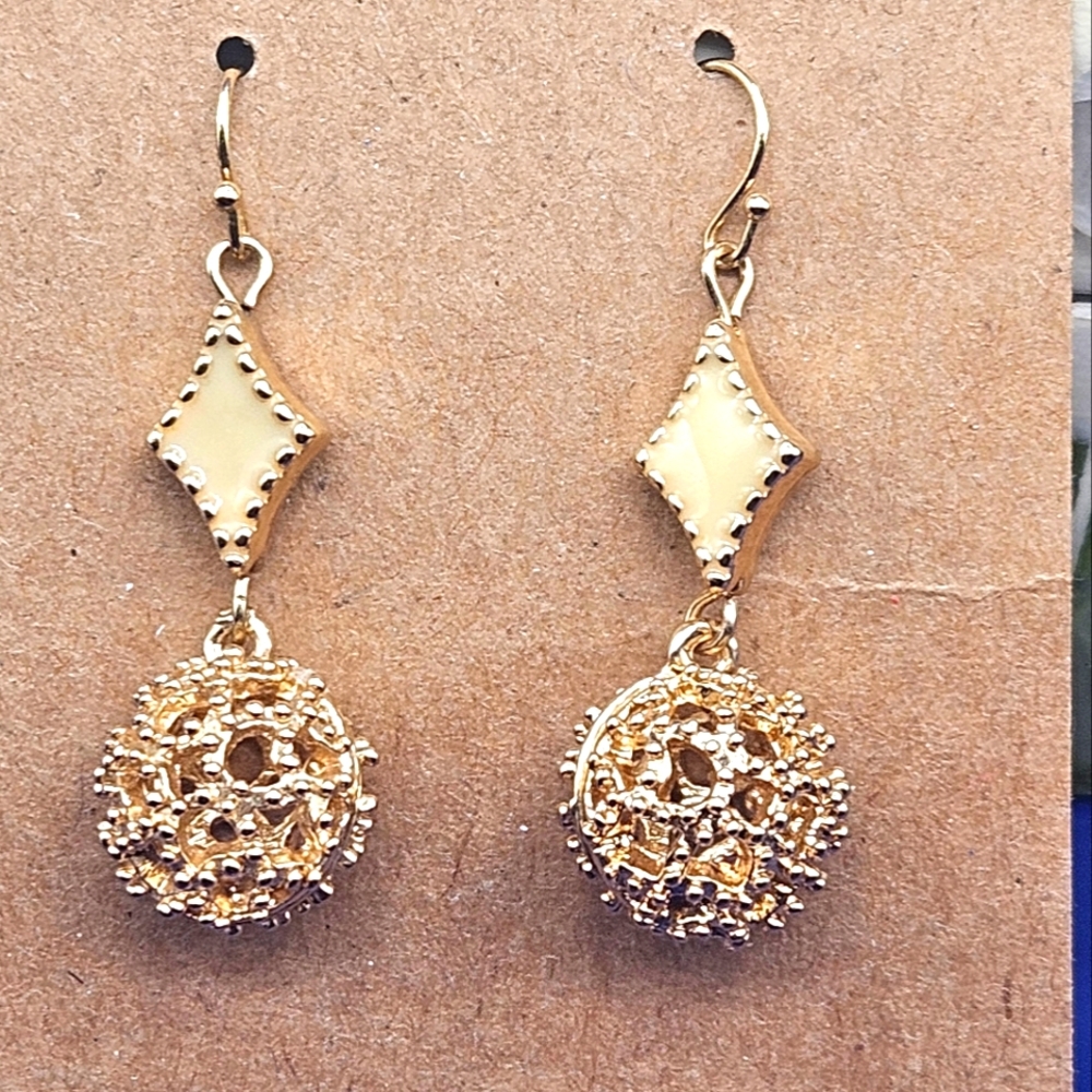 Croation earrings filigree goldtone and cream untested material Gy2 Etoo